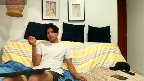 thiago_vega1 online show from April 9, 2026, 11:10 pm