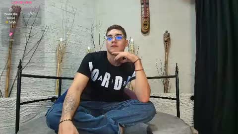 Snapshot of thiagofox1 chatting on July 18, 2026, 11:36 am Thiago online show from July 18, 2026, 11:36 am