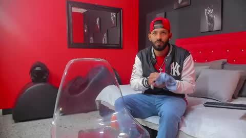 Snapshot of thiagomez17 chatting on February 26, 2025, 12:14 pm Thia Gomez online show from February 26, 2025, 12:14 pm