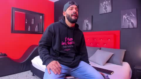 Snapshot of thiagomez17 chatting on October 27, 2025, 12:20 pm Thia Gomez online show from October 27, 2025, 12:20 pm