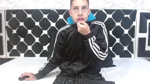 Thiago   online show from February 15, 2025, 12:11 pm