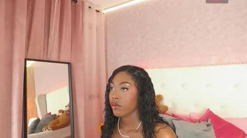 Snapshot of thianalopez chatting on October 31, 2025, 8:43 pm ThianaLopez online show from October 31, 2025, 8:43 pm