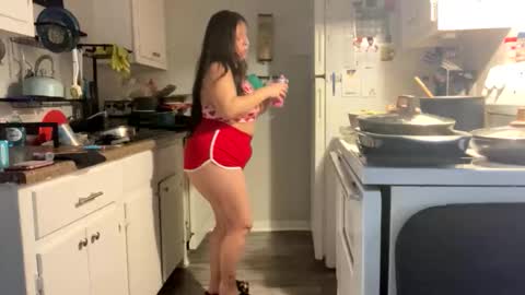 Snapshot of thiccxe chatting on February 10, 2026, 5:06 pm GinWitDaJuice online show from February 10, 2026, 5:06 pm