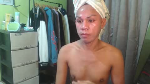 Snapshot of thick_bigcock13 chatting on September 28, 2025, 12:49 am gil online show from September 28, 2025, 12:49 am