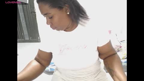 Snapshot of thickebonymilf chatting on December 1, 2025, 1:21 am XIOMARA online show from December 1, 2025, 1:21 am