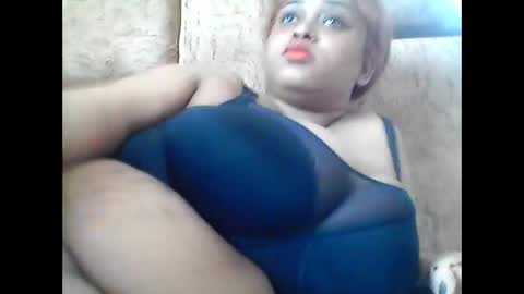 thicky_sandra online show from February 16, 2026, 10:22 am