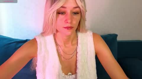 Snapshot of thief_of_hearts_ chatting on September 19, 2025, 9:22 am thief_of_hearts_ online show from September 19, 2025, 9:22 am