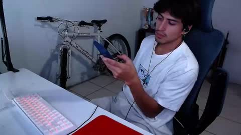 Snapshot of thieves_us chatting on October 28, 2025, 3:54 am thieves_us online show from October 28, 2025, 3:54 am