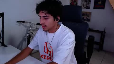 Snapshot of thieves_us chatting on October 31, 2025, 7:04 pm thieves_us online show from October 31, 2025, 7:04 pm