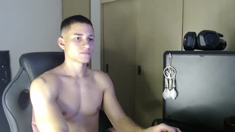 thin_tommy11 online show from December 31, 2024, 11:06 pm