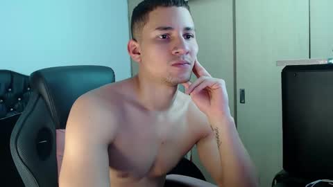 Snapshot of thin_tommy11 chatting on January 9, 2025, 2:22 am thin_tommy11 online show from January 9, 2025, 2:22 am