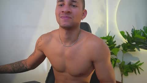 thin_tommy11 online show from April 6, 2026, 8:43 pm