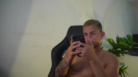 thin_tommy11 online show from April 10, 2026, 9:30 pm