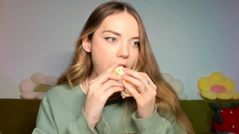 Snapshot of thisisamelia chatting on December 27, 2024, 6:20 pm Amelia shows on mondays fridays and sundays if anything changes im giving updates on my fansly online show from December 27, 2024, 6:20 pm