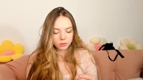 Snapshot of thisisamelia chatting on March 7, 2025, 9:27 pm Amelia shows on mondays fridays and sundays if anything changes im giving updates on my fansly online show from March 7, 2025, 9:27 pm