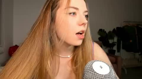 Snapshot of thisisamelia chatting on March 10, 2025, 4:46 pm Amelia shows on mondays fridays and sundays if anything changes im giving updates on my fansly online show from March 10, 2025, 4:46 pm