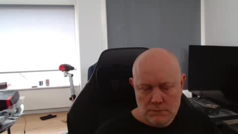 thomas315627 online show from April 18, 2026, 11:47 am