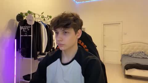 Snapshot of thomas617826 chatting on October 31, 2025, 7:48 pm Thomas Hill online show from October 31, 2025, 7:48 pm