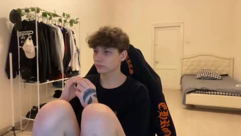 Snapshot of thomas617826 chatting on November 15, 2025, 8:05 pm Thomas Hill online show from November 15, 2025, 8:05 pm