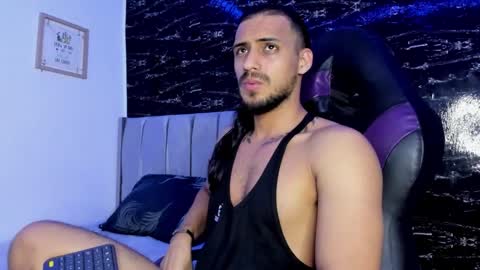 Snapshot of thomas__wayne chatting on October 19, 2025, 10:16 am Thomas online show from October 19, 2025, 10:16 am