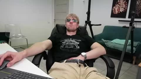 THOMAS BRONS online show from June 26, 2026, 7:35 am