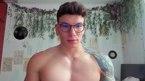 Snapshot of thomas_fuckboy chatting on February 12, 2025, 10:04 pm Thomas Grey online show from February 12, 2025, 10:04 pm