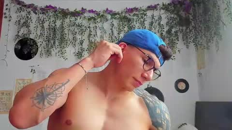 Snapshot of thomas_fuckboy chatting on February 20, 2025, 9:53 pm Thomas Grey online show from February 20, 2025, 9:53 pm