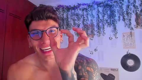 Snapshot of thomas_fuckboy chatting on March 8, 2025, 6:43 am Thomas Grey online show from March 8, 2025, 6:43 am