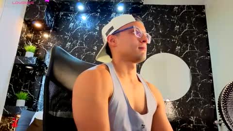 Snapshot of thomas_scot1 chatting on November 28, 2025, 1:36 pm T H O M A S online show from November 28, 2025, 1:36 pm