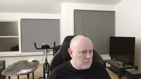 thomash32 online show from September 27, 2025, 8:58 pm