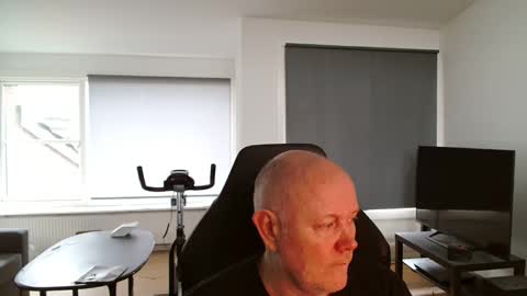 thomash32 online show from October 7, 2025, 7:16 am