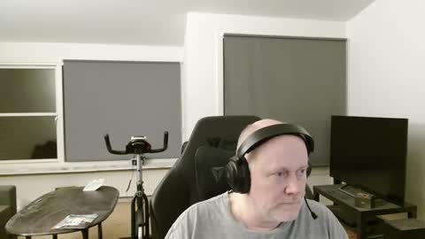 thomash32 online show from October 10, 2025, 8:41 pm