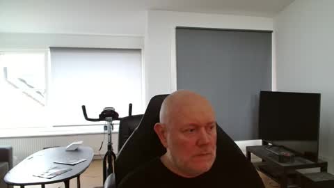 thomash32 online show from October 14, 2025, 7:31 am