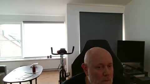 thomash32 online show from October 22, 2025, 2:28 pm