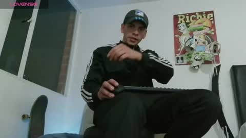 Snapshot of thomasjons chatting on June 13, 2026, 6:11 am thomasjons online show from June 13, 2026, 6:11 am