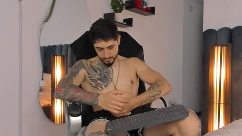 Snapshot of thomasmarzo1 chatting on October 7, 2025, 8:06 pm sweetfit boy online show from October 7, 2025, 8:06 pm