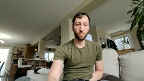 throwawayafteruse20202 online show from April 15, 2026, 7:54 pm