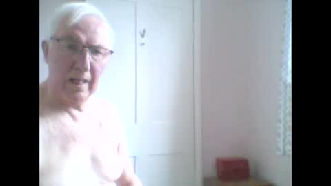 Snapshot of thruster99 chatting on January 22, 2025, 10:07 am thruster99 online show from January 22, 2025, 10:07 am