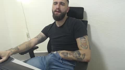 Snapshot of thug__ chatting on December 2, 2024, 12:41 am HugeJuicy online show from December 2, 2024, 12:41 am