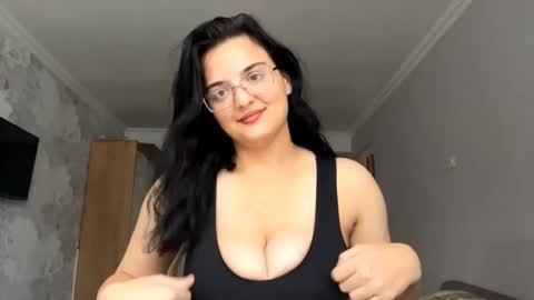 Snapshot of tiameakin chatting on November 8, 2025, 9:20 am Mary online show from November 8, 2025, 9:20 am