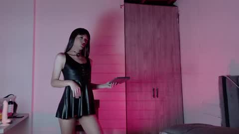 tifaniith_ online show from April 6, 2026, 7:59 pm