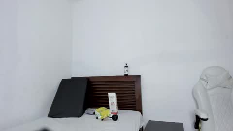 Snapshot of tifanymonroehot chatting on November 3, 2025, 11:22 am tifanymonroehot online show from November 3, 2025, 11:22 am