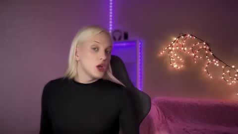 Snapshot of tiffany2005 chatting on October 29, 2025, 10:39 am Amira online show from October 29, 2025, 10:39 am