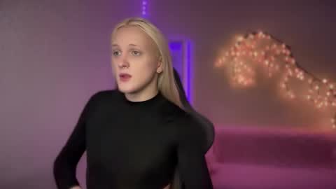 Snapshot of tiffany2005 chatting on October 30, 2025, 10:27 am Amira online show from October 30, 2025, 10:27 am