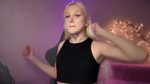 Snapshot of tiffany2005 chatting on November 5, 2025, 9:42 am Amira online show from November 5, 2025, 9:42 am