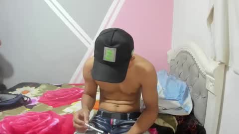 Snapshot of tiffany_and_leunam chatting on February 6, 2025, 2:22 am tiffany_and_leunam online show from February 6, 2025, 2:22 am