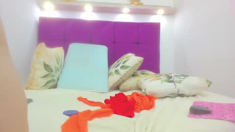 Snapshot of tiffany_hot19_ chatting on December 18, 2024, 2:32 am tiffany online show from December 18, 2024, 2:32 am