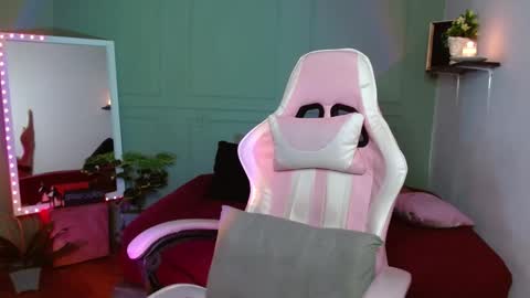 dont forget ask for custom vids  online show from December 25, 2024, 8:07 am