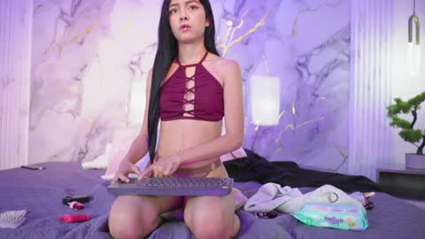 tiffany_yi online show from June 3, 2026, 1:46 pm