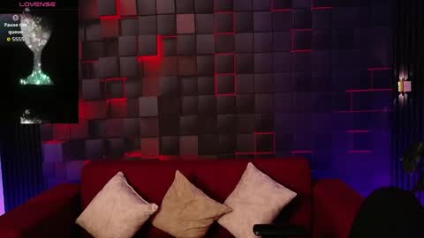tiffanycherry_ online show from May 7, 2026, 8:14 pm